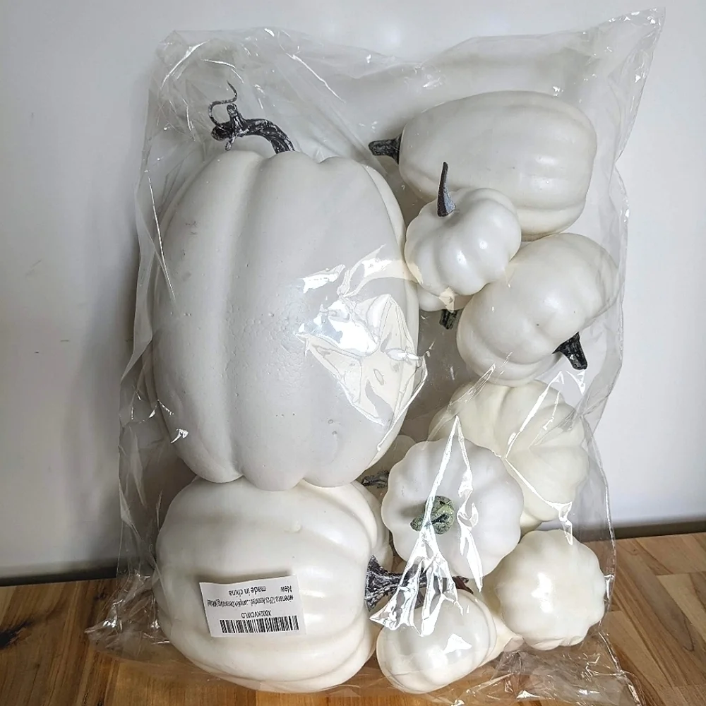 DECORATIVE Set Foam and plastic white pumpkins
